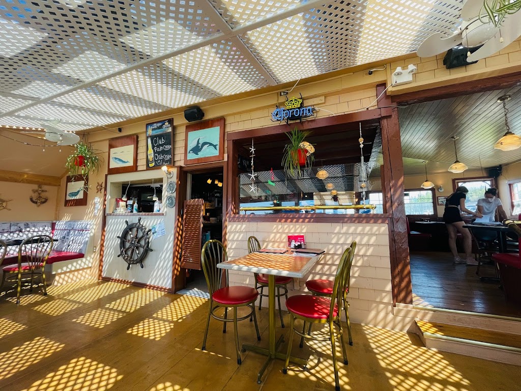 Au Boucaneux | 210 Rue Mackay, Rivière-du-Loup, QC G5R 6A4, Canada | Phone: (418) 867-4733