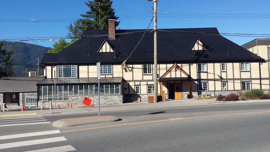 Riverside Inn | 56 N Shore Dr, Lake Cowichan, BC V0R 2G0, Canada | Phone: (250) 749-6373