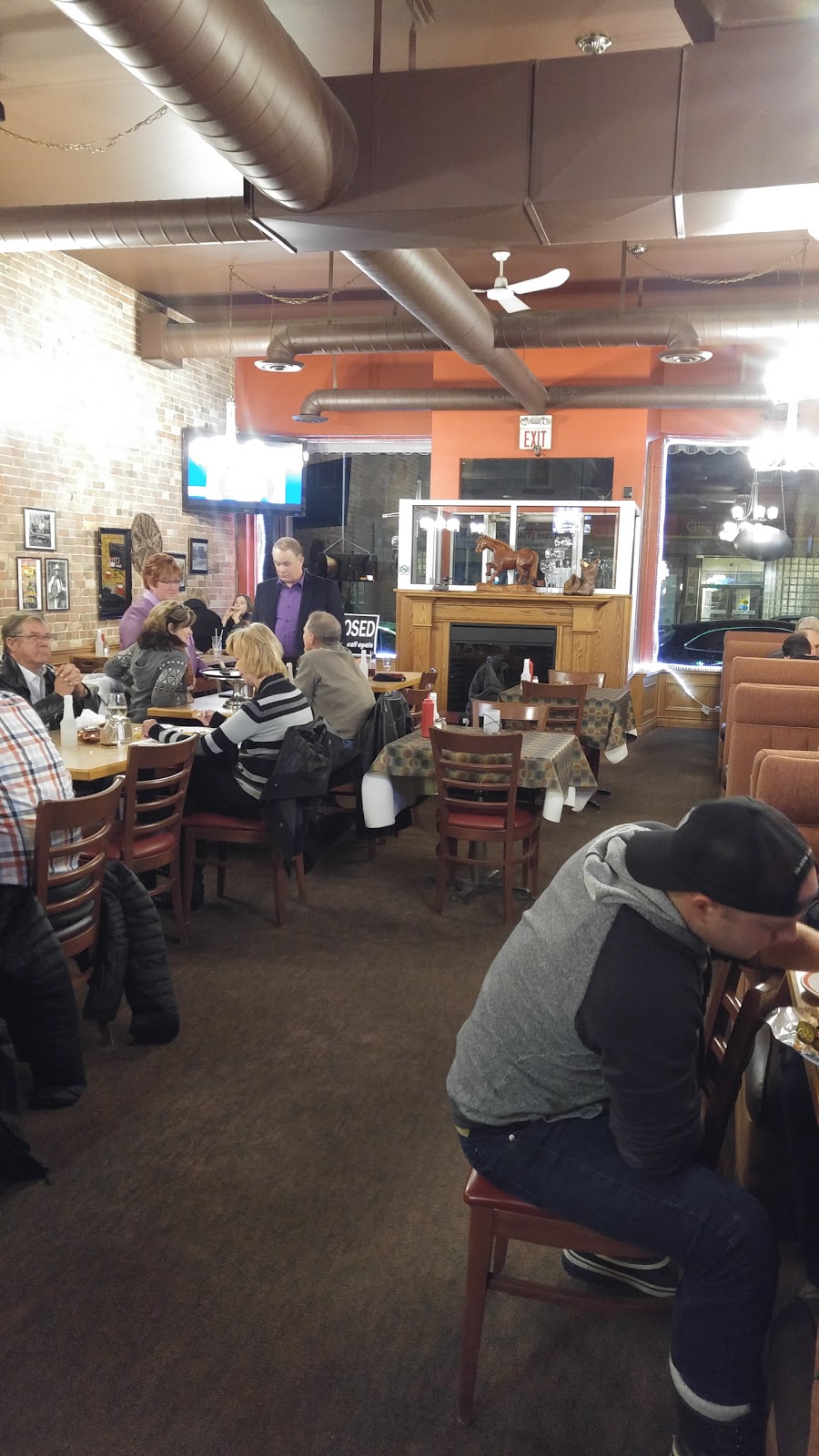 Village Restaurant & Pizzeria | 12 Main St W, Norwich, ON N0J 1P1, Canada | Phone: (519) 863-2813