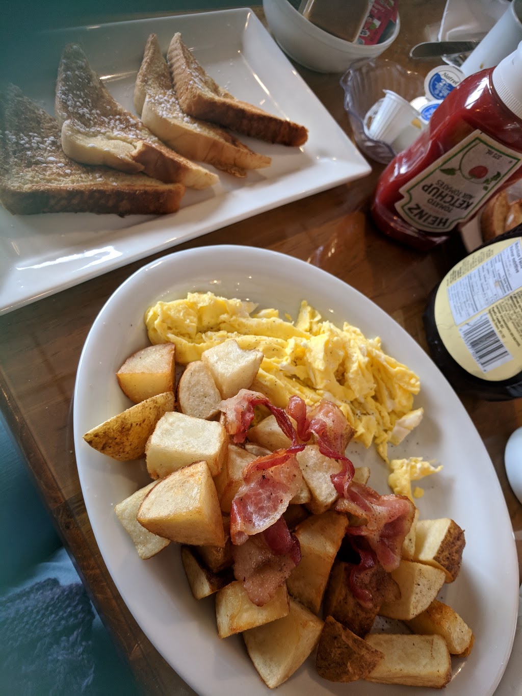 The Original Moms Restaurant | 65 Bell Farm Rd, Barrie, ON L4M 5G1, Canada | Phone: (705) 726-8761