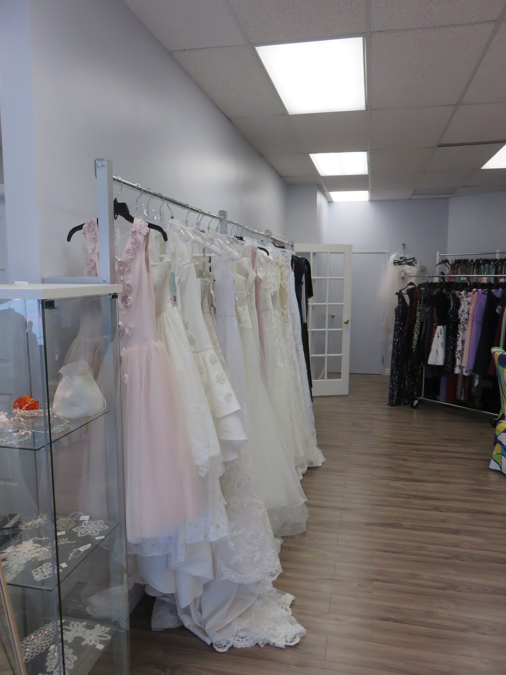 Smart Bridal | clothing store | 2201 Jockvale Rd, Nepean, ON K2J 4J9, Canada | 6134403337 OR +1 613-440-3337