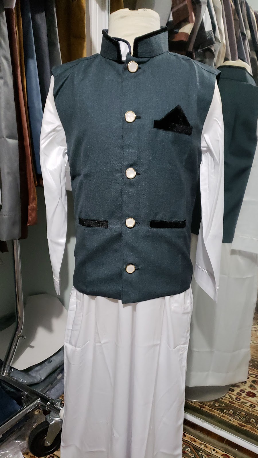Al Hashmi Thobes & Kurtas | 55 Marcos Blvd, Scarborough, ON M1K 5A7, Canada | Phone: (416) 578-5313