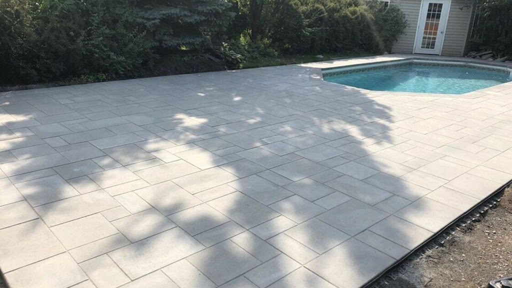 Pavé uni Granby | 250 Rue Jeannette, LeMoyne, QC J4R 2E5, Canada | Phone: (438) 337-0437