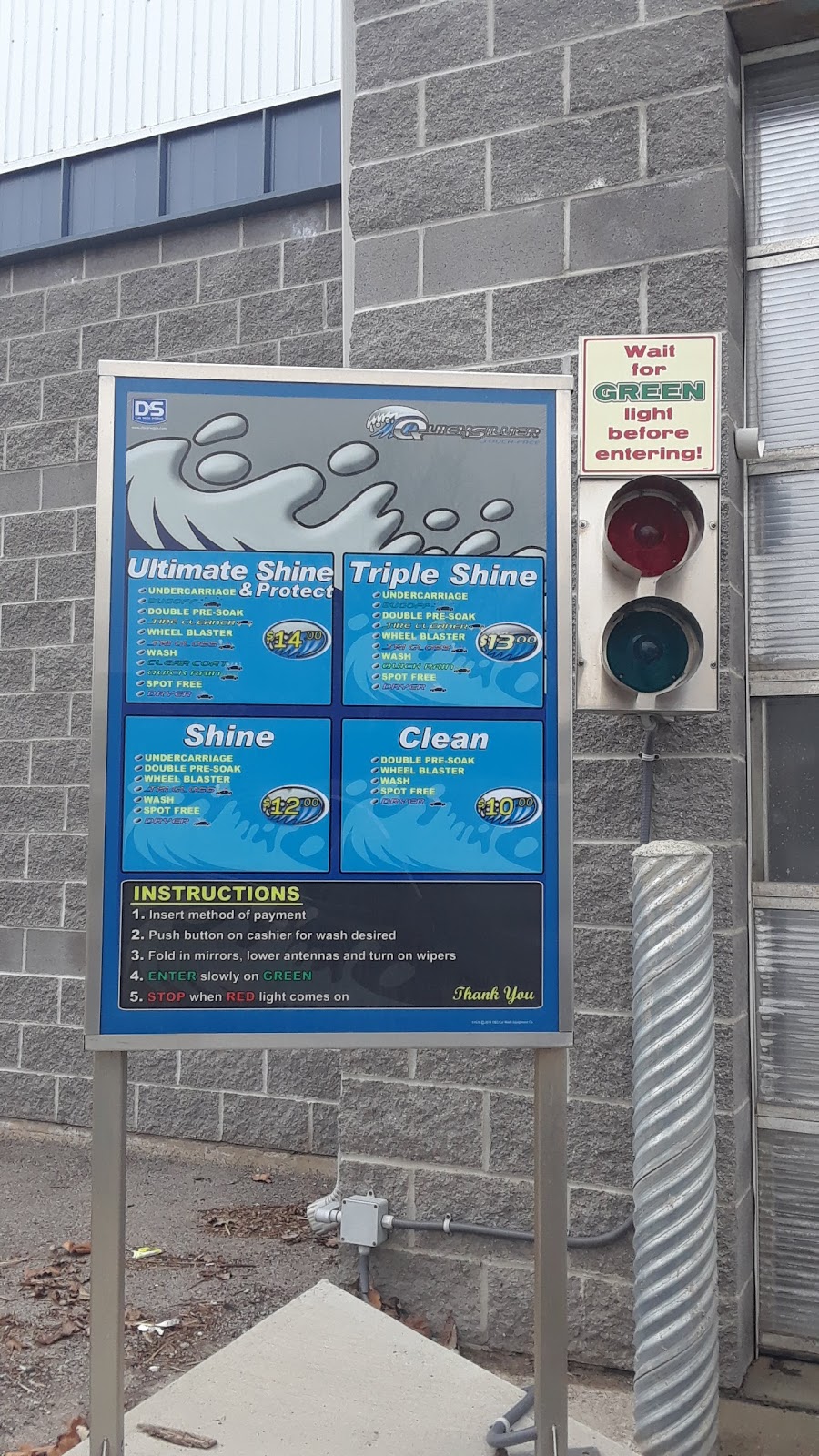 Wallaceburg Auto Wash | 63 McNaughton Ave, Wallaceburg, ON N8A 1R9, Canada