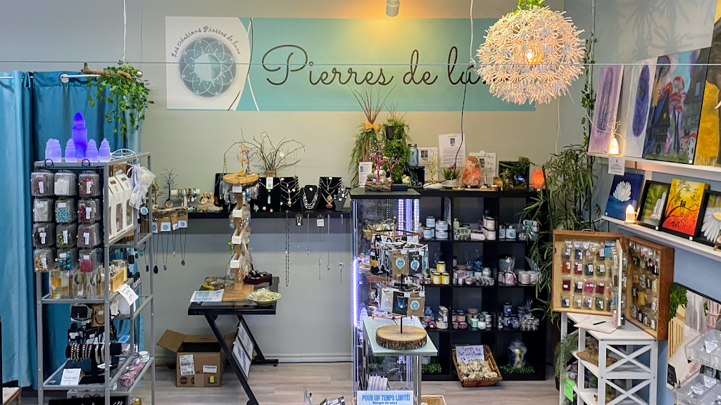 Pierres de lune | 455 Av. Mathers, Saint-Eustache, QC J7P 4C1, Canada | Phone: (514) 261-2641