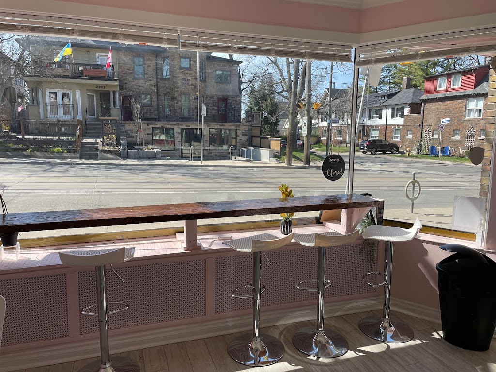 Frosted Flavors | 2198 A Queen St E, Toronto, ON M4E 1E7, Canada | Phone: (416) 690-1555