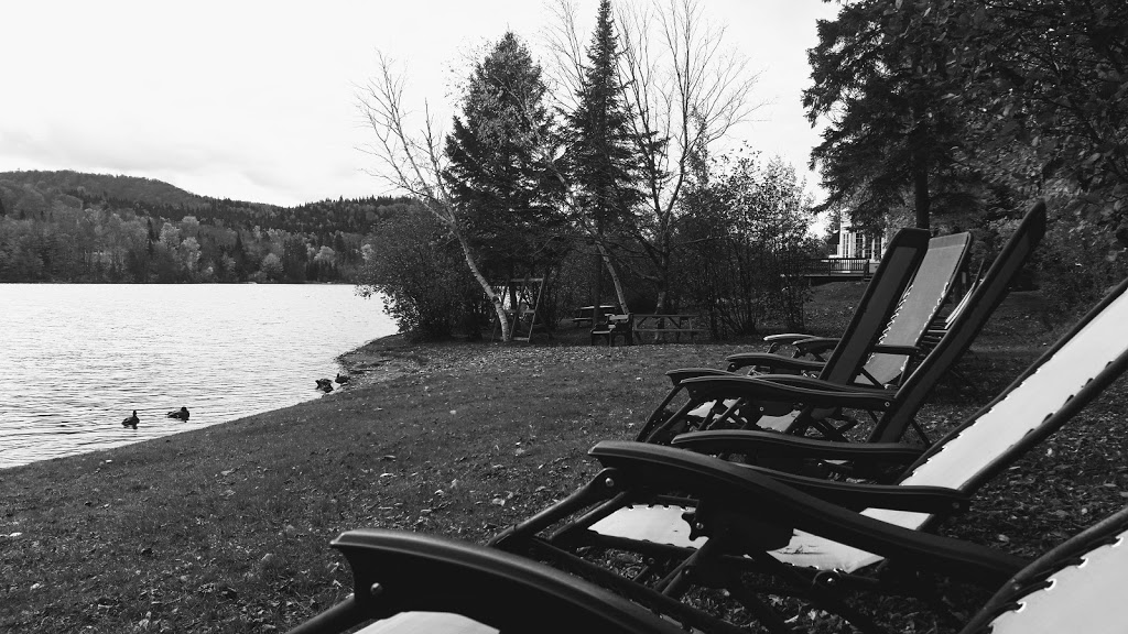 Chalets Lac à La Truite | 1961 Chemin de la Montagne, Sainte-Agathe-des-Monts, QC J8C 0J6, Canada | Phone: (819) 321-2222