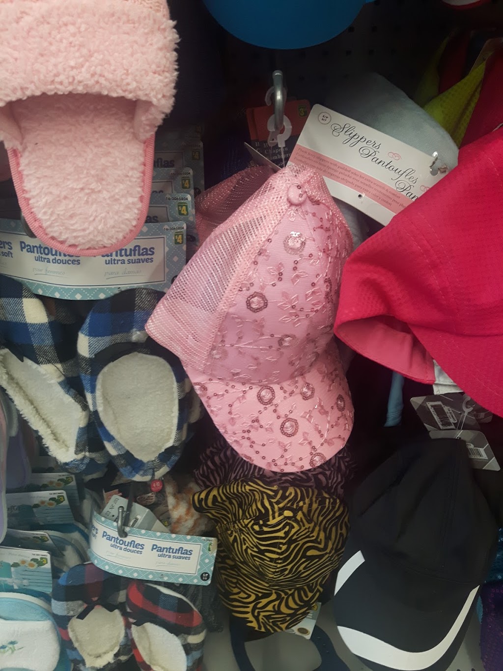 Dollarama | Centre St-Charles, 2989 Boulevard Saint-Charles, Kirkland, QC H9H 3B5, Canada | Phone: (514) 428-5895