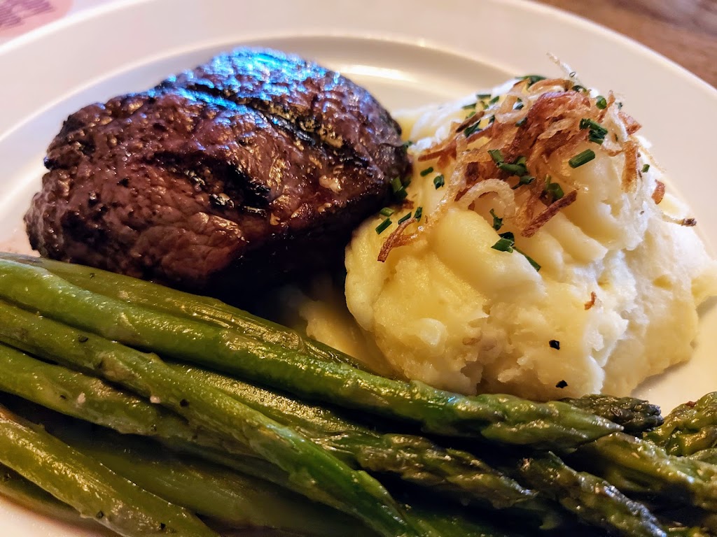 Earls Kitchen + Bar | 45585 Luckakuck Way, Chilliwack, BC V2R 1A1, Canada | Phone: (604) 858-3360