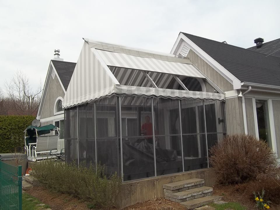 A La Bonne Enseigne | 35 Rue des Chênes, Bromont, QC J2L 2T3, Canada | Phone: (450) 521-6311