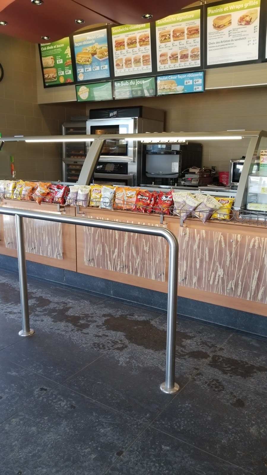 Restaurant SUBWAY | Esso Gas/Convenience Store, 4675 Boulevard de Shawinigan-Sud, Shawinigan-Sud, QC G9N 6T5, Canada | Phone: (819) 731-9441