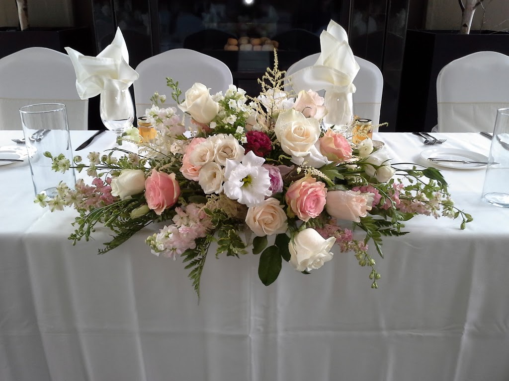 Hidden Garden Floral Designs | 7 Drummond St, Newboro, ON K0G 1P0, Canada | Phone: (613) 272-0358