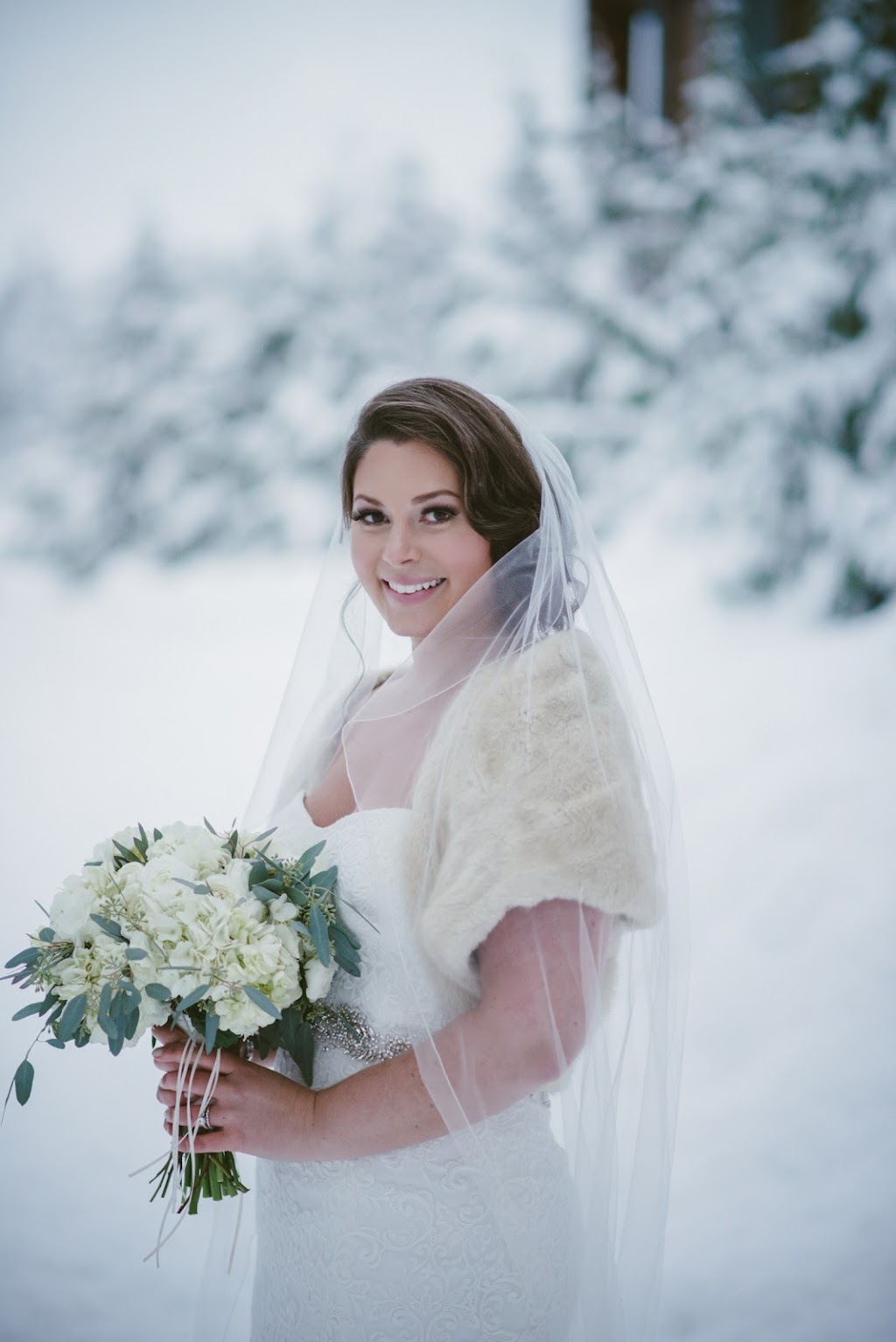 Dolly Makeup by Lidia | 1026 Glacier View Dr, Squamish, BC V8B 0G1, Canada | Phone: (604) 848-9127