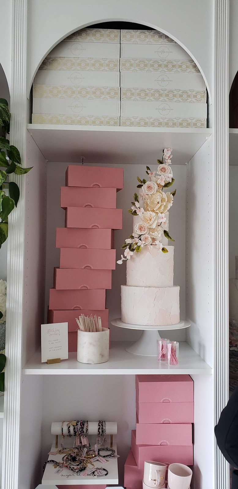 Jenna Rae Cakes | 580 Academy Rd, Winnipeg, MB R3N 0E3, Canada | Phone: (204) 691-4222