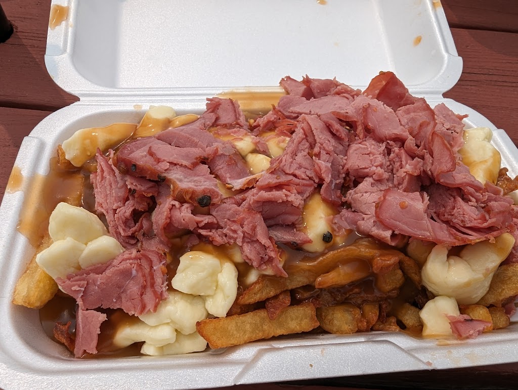Casse-Croute Des Filles | 136 Rue du Seigneur-Côté, LIsle-Verte, QC G0L 1K0, Canada | Phone: (418) 898-3131