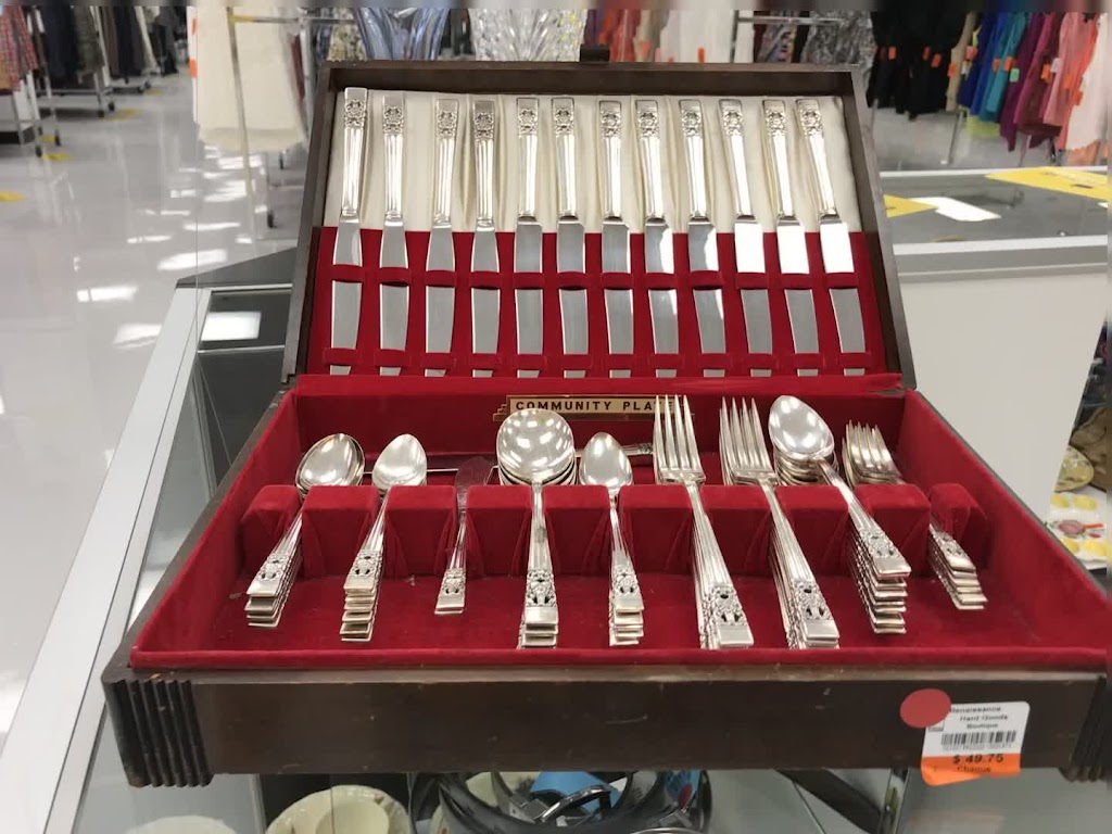 Friperie Renaissance Galeries des Sources | 3237 Sources Blvd Local 84, Dollard-Des Ormeaux, QC H9B 1Z6, Canada | Phone: (438) 797-1100