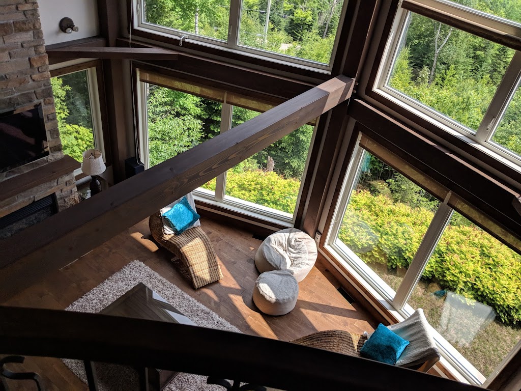 Chalet lAmaryllis | 6 Chem. du Plateau, Petite-Rivière-Saint-François, QC G0A 2L0, Canada | Phone: (450) 647-4297