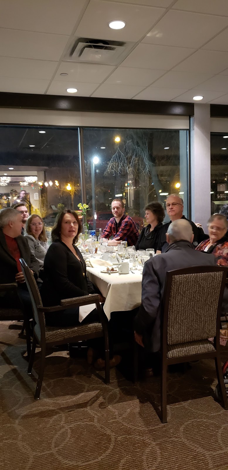 Four Seasons Restaurant & Lounge | 924 Spadina Crescent E, Saskatoon, SK S7K 3H5, Canada | Phone: (306) 667-6064