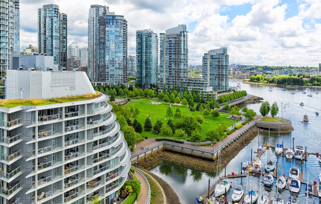 Willa Wang Real Estate Advisor 地产经纪 REALTOR | 1428 W 7 Ave, 3215 Macdonald St, Vancouver, BC V6H 1C1, Canada | Phone: (604) 715-8964