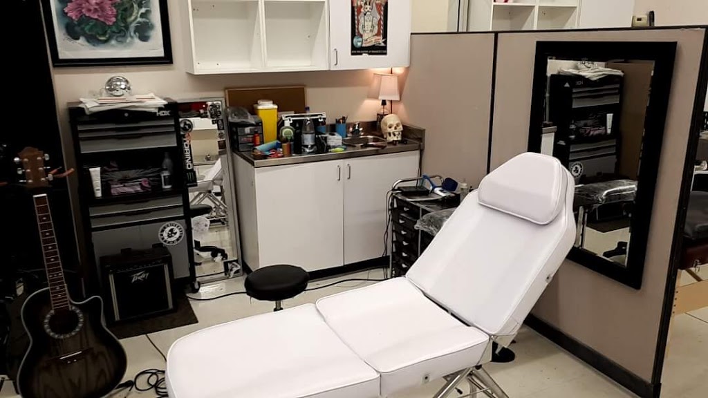 Universal Tattoo & Body Piercing | 425 Boulevard la Vérendrye E, Gatineau, QC J8P 1E6, Canada | Phone: (819) 360-0953