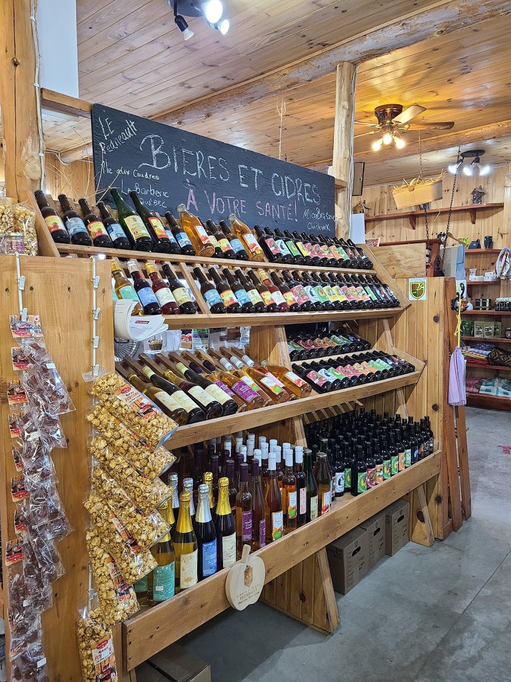 Jardins du Centre (Les) | 91 Rang des Éboulements Centre, Les Éboulements, QC G0A 2M0, Canada | Phone: (418) 635-2387