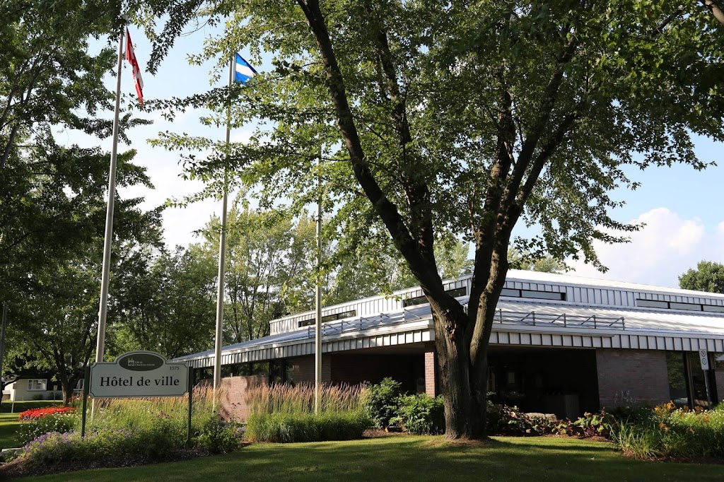 Hôtel de Ville de LAncienne-Lorette | 1575 Rue Turmel, LAncienne-Lorette, QC G2E 3J5, Canada | Phone: (418) 872-9811