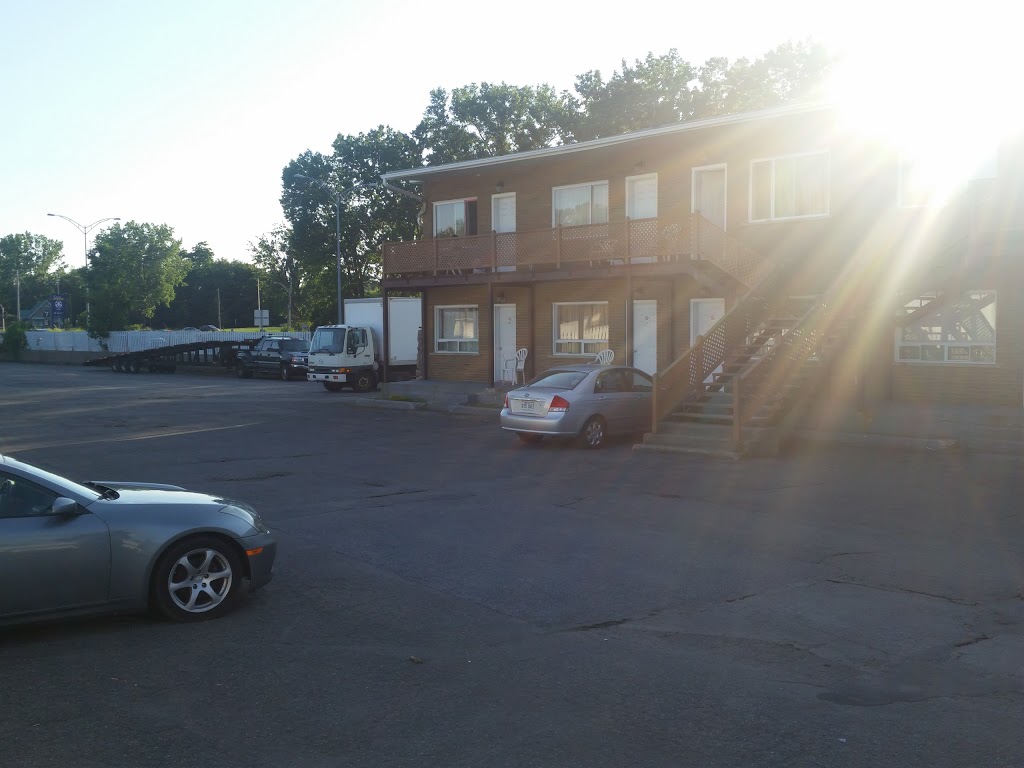 Motel Montreal | 95 Autoroute du Souvenir, LÎle-Perrot, QC J7V 7P8, Canada | Phone: (514) 453-6106
