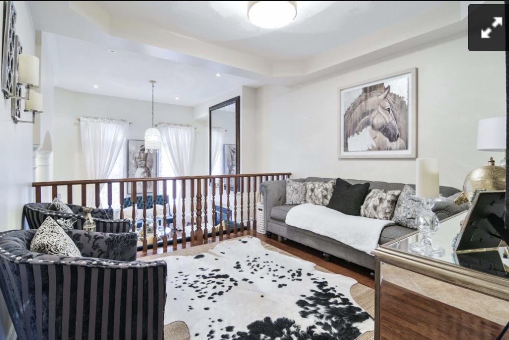 Izza khan | Real Estate Agent Mississauga | 3533 Eglinton Ave W, Mississauga, ON L5M 7T3, Canada | Phone: (647) 894-4992