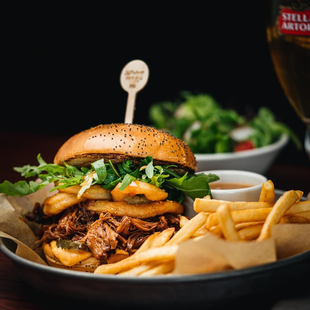 Express St-Hubert | 1780 Rue des Mélèzes, Dolbeau-Mistassini, QC G8L 3M8, Canada | Phone: (418) 979-1334