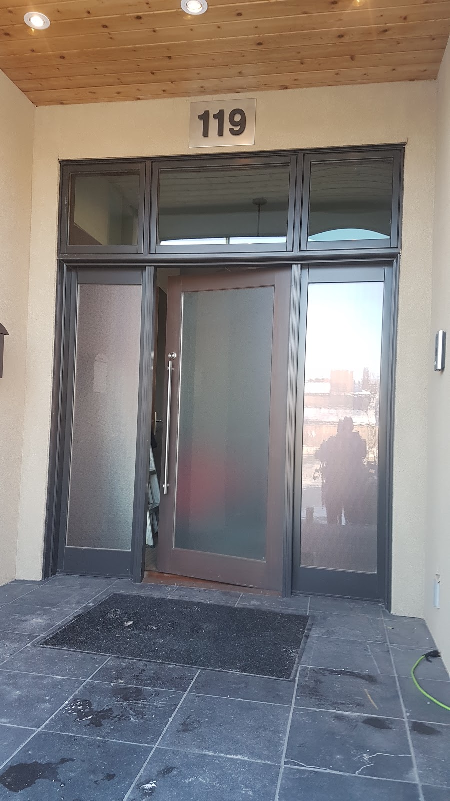 Infiniti door repair and services | 76 Evansmeade Common NW, Calgary, AB T3P 1E7, Canada | Phone: (403) 807-9703