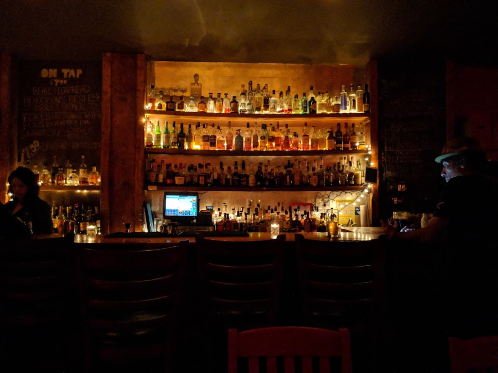 1602 (The Half Point) | 1602 Dundas St W, Toronto, ON M6K 1T9, Canada | Phone: (416) 823-0661