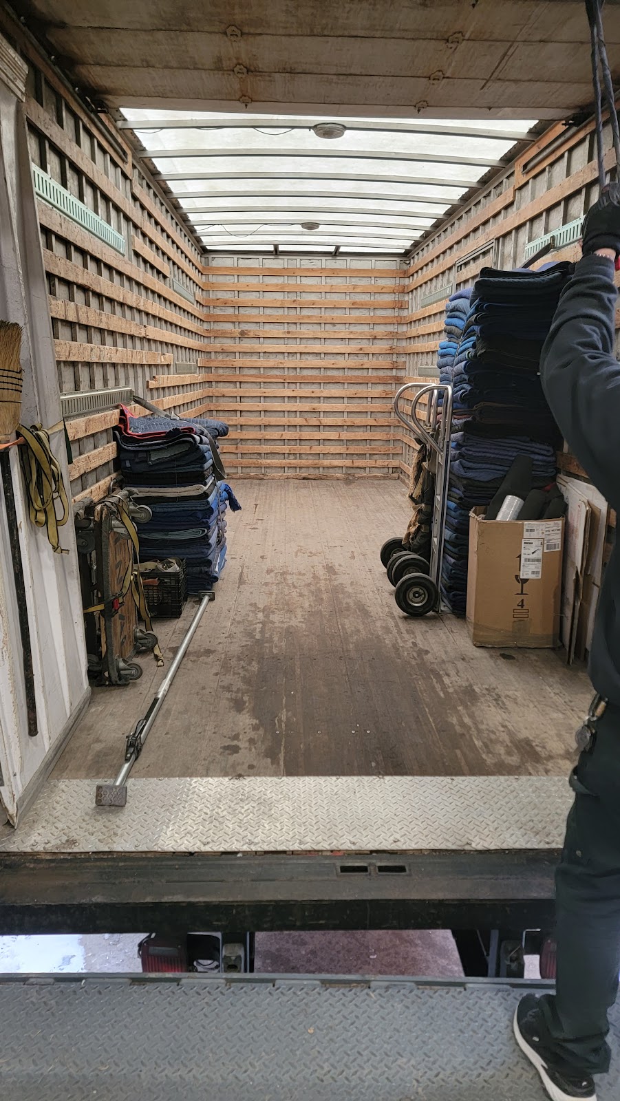 Absolute Moving and Delivery | 256 Mt Brewster Cir SE, Calgary, AB T2Z 3J2, Canada | Phone: (587) 888-7553