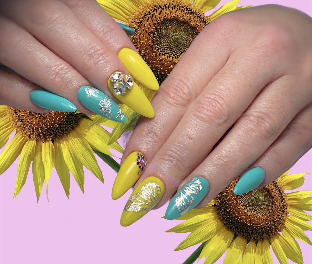 Aura Nails | 9880 Athens Rd SE, Calgary, AB T2J 1B9, Canada | Phone: (403) 862-9465
