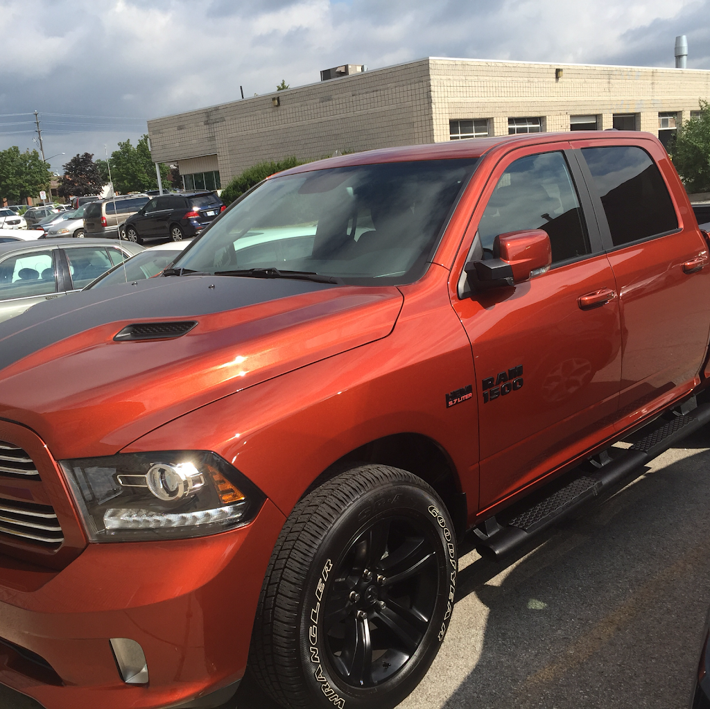 Dragos Auto Body | 2366 Wyecroft Rd, Oakville, ON L6L 6M1, Canada | Phone: (905) 825-0294