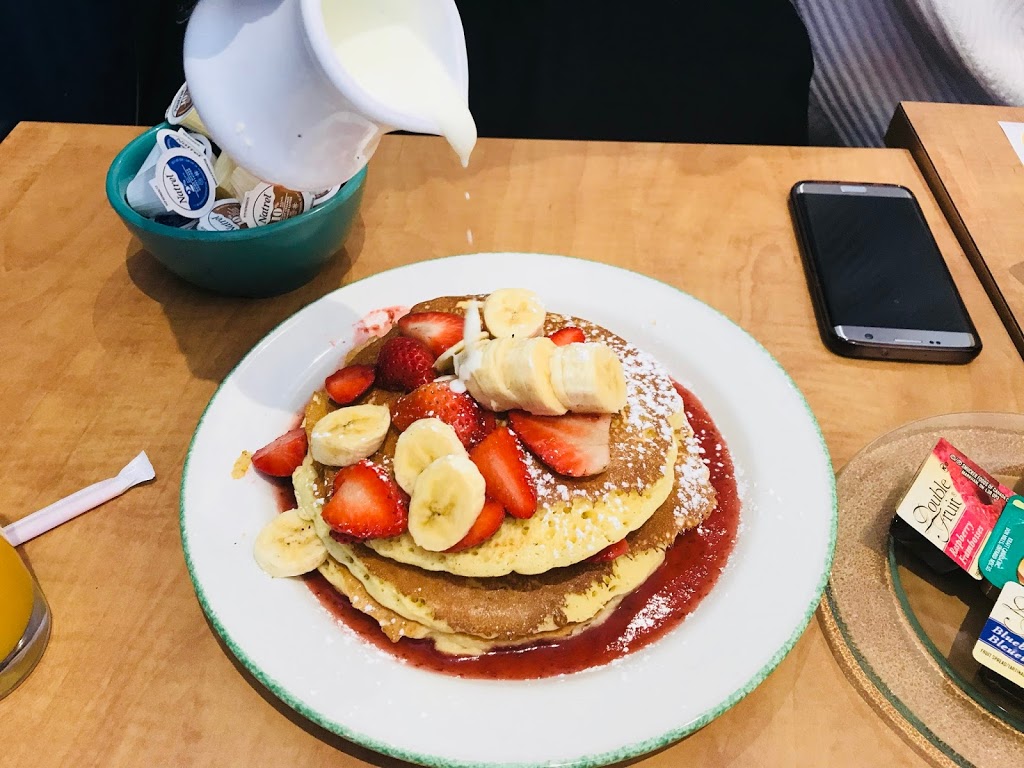 Cora Breakfast and Lunch | 4559 Hurontario St #9, Mississauga, ON L4Z 3L9, Canada | Phone: (905) 501-9244