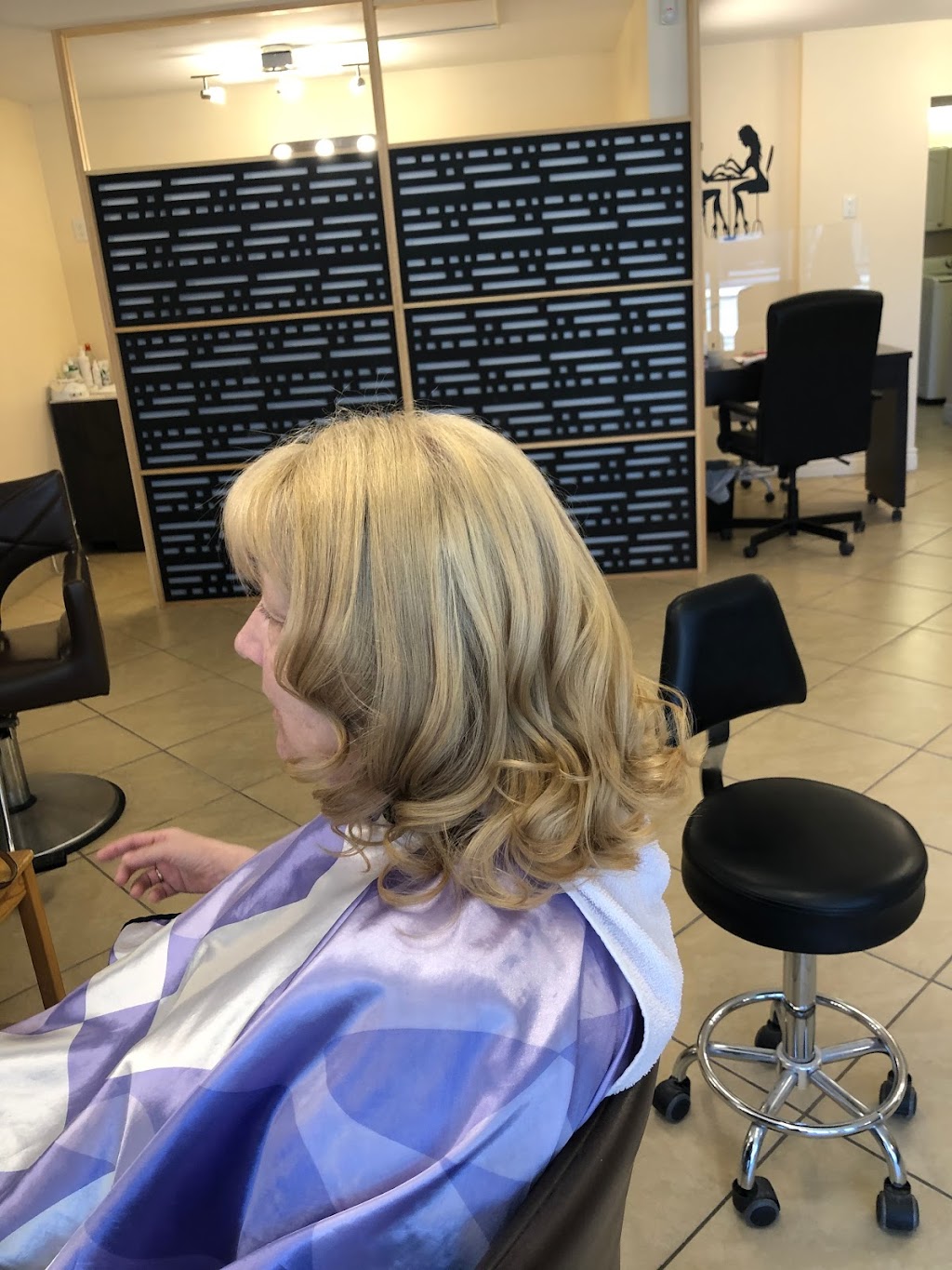 The Edge Beauty Bar | 70 Ottawa St N, Hamilton, ON L8H 3Z1, Canada | Phone: (289) 389-5959