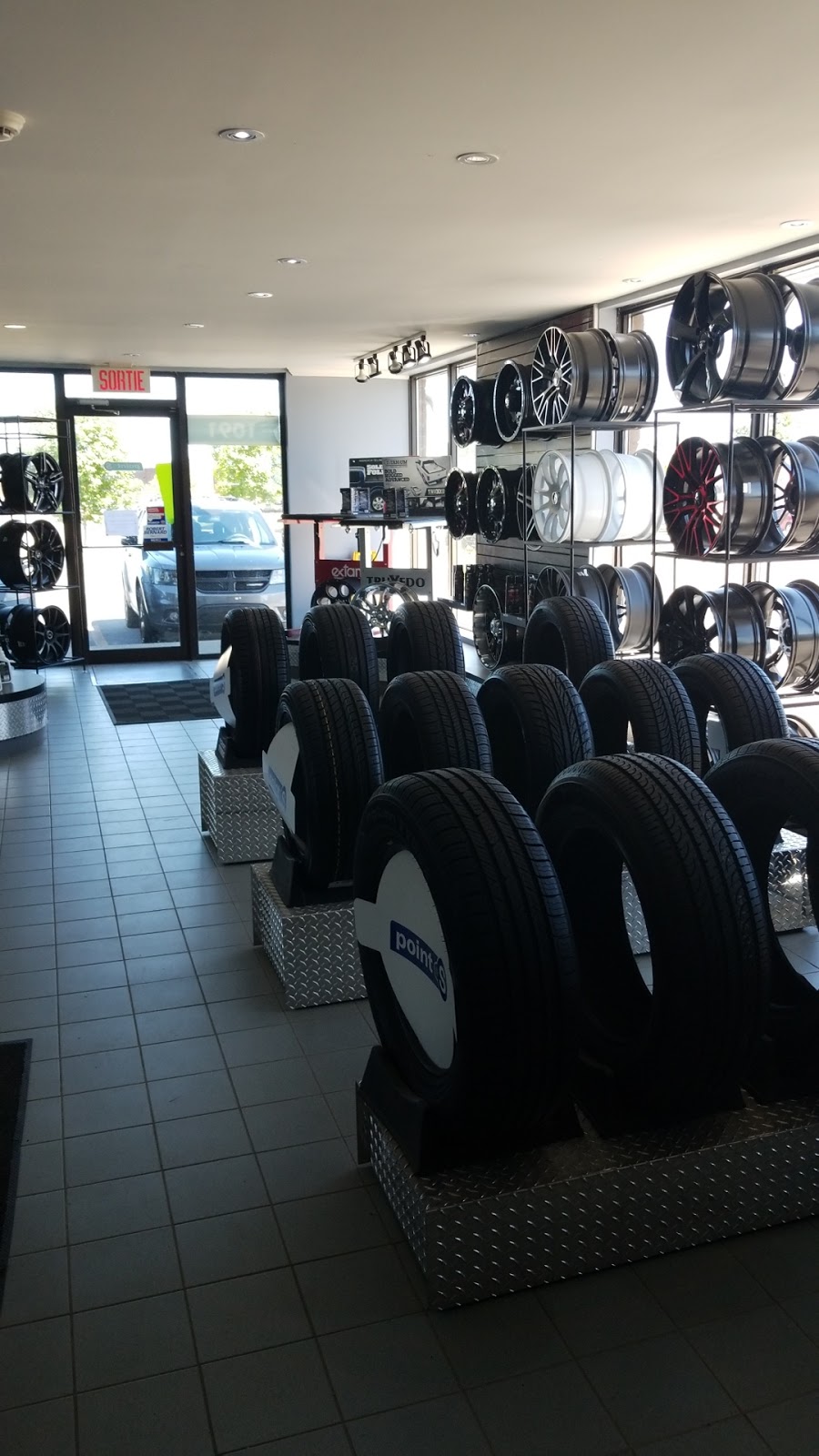 Point S - Robert Bernard | 1091 13e Avenue N, Sherbrooke, QC J1E 3P1, Canada | Phone: (819) 565-2111