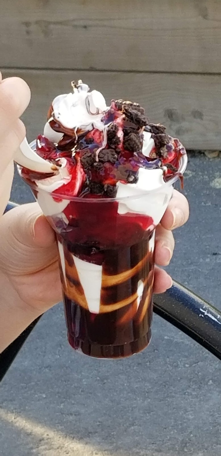 Dug & Bettys Ice Creamery / Crèmerie de Glace | 309 Des Meurons St, Winnipeg, MB R2H 0V2, Canada | Phone: (204) 417-0026