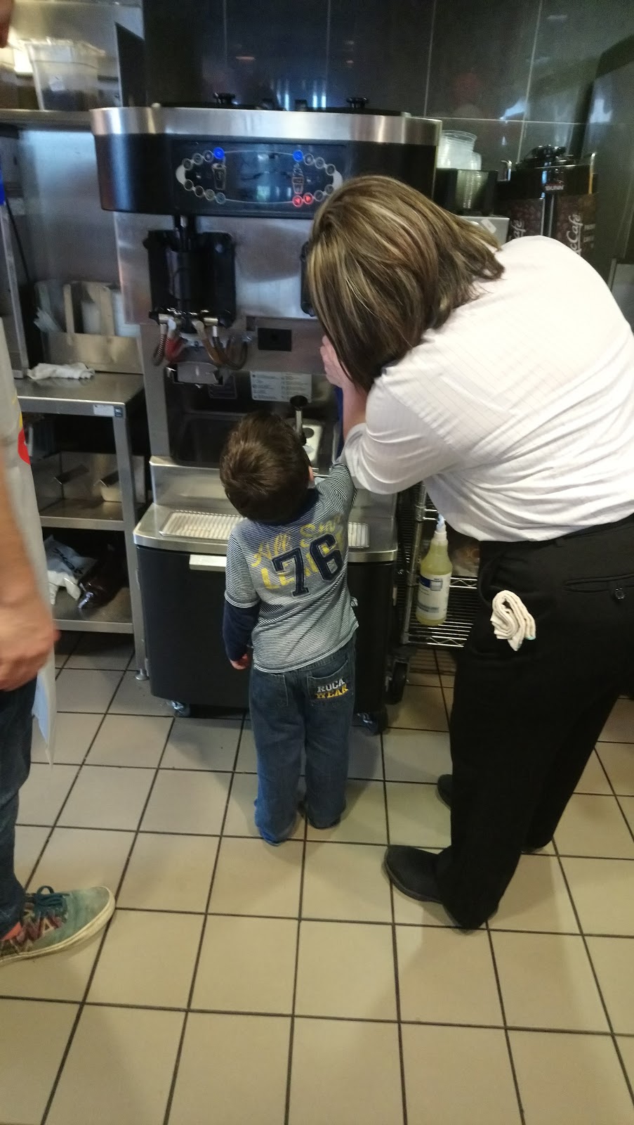 McDonalds | 640 Boulevard Maloney O, Gatineau, QC J8P 7M4, Canada | Phone: (819) 246-8202