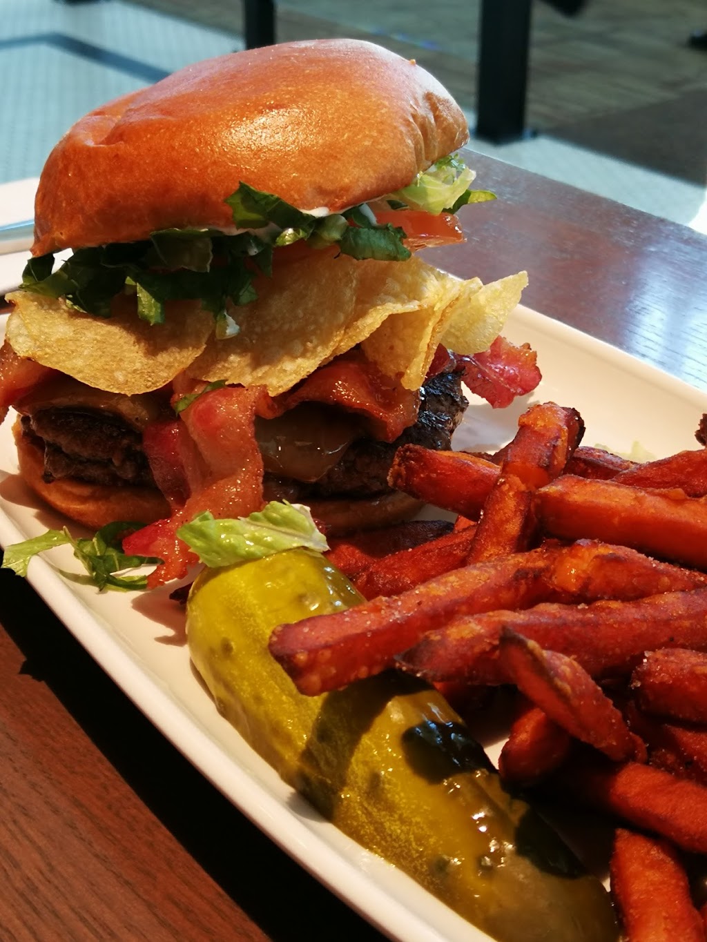 Delux Burger Bar | Edmonton International Airport, AB T0C 0V0, Canada | Phone: (587) 274-2757