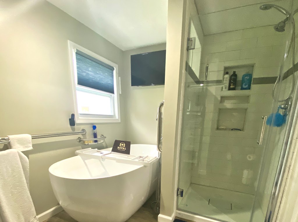 Ivy Surprise Vacation Rental | 7404 Ivy Rd, Lexington, MI 48450, USA | Phone: (810) 377-5631