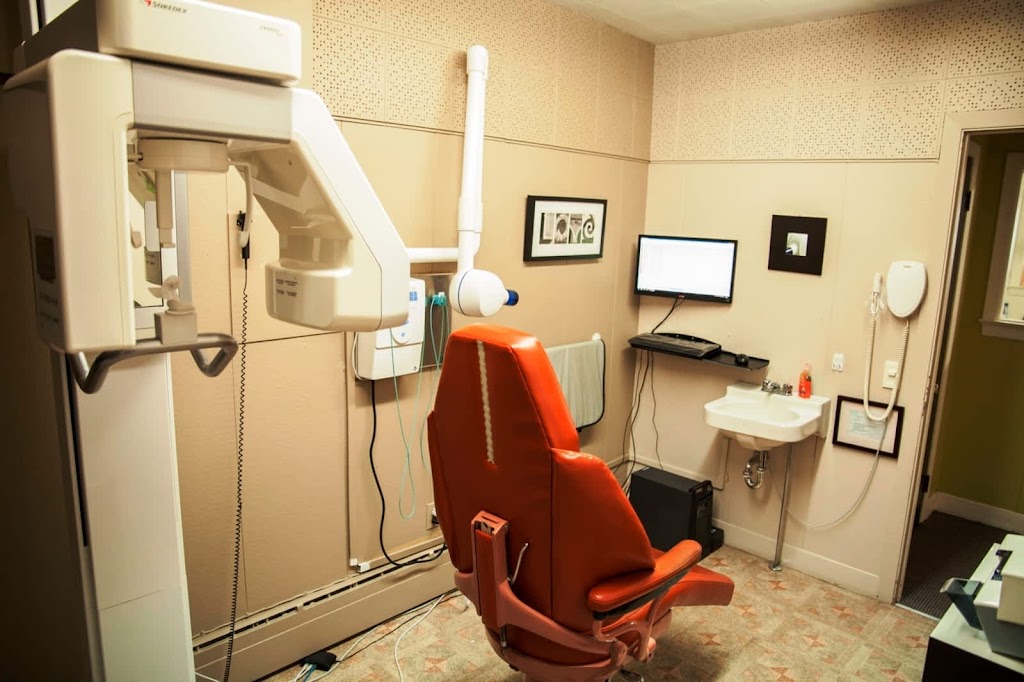 Clinique Dentaire Dr Benoit Bousquet - Victoriaville | 35 Rue Notre Dame O, Victoriaville, QC G6P 1R6, Canada | Phone: (819) 752-5526