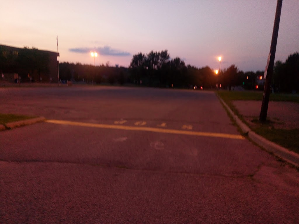Aurora High School | 155 Wellington St W, Aurora, ON L4G 2P4, Canada | Phone: (905) 727-3107