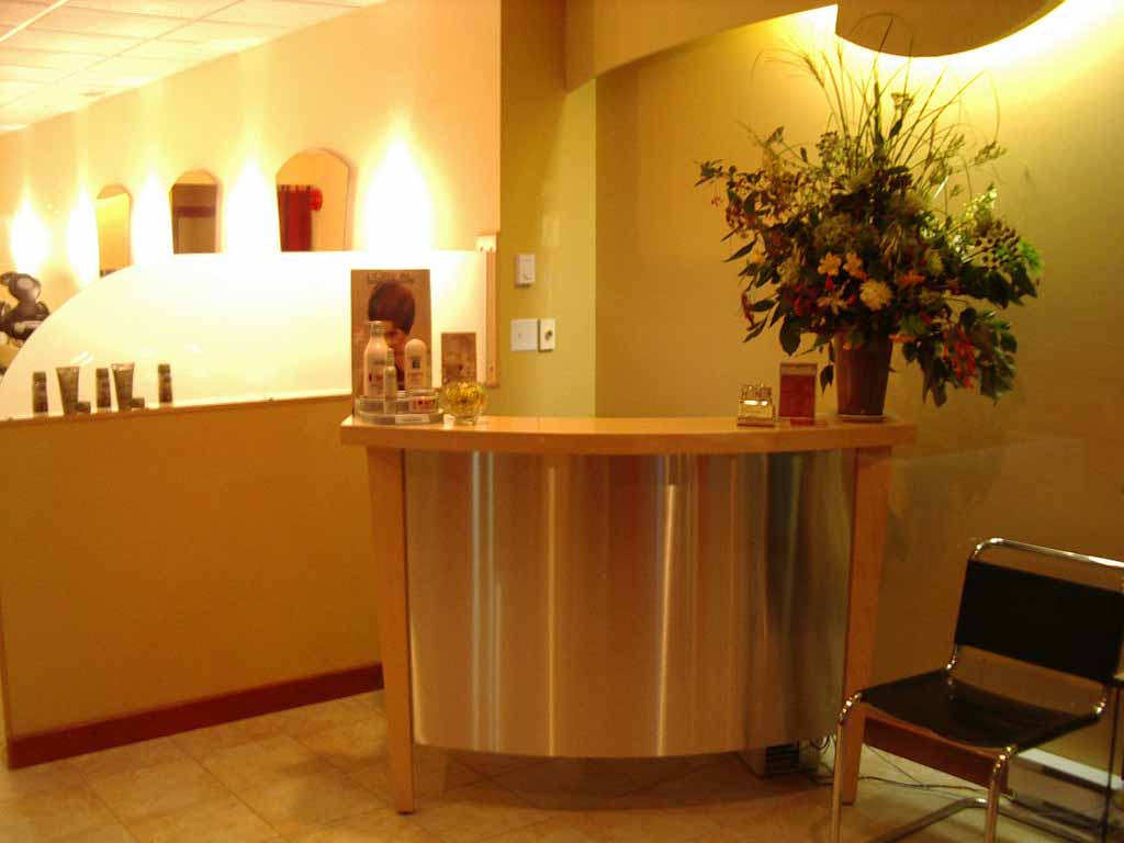 Salon Modello | 2590 Cadboro Bay Rd, Victoria, BC V8R 5J2, Canada | Phone: (250) 598-4247
