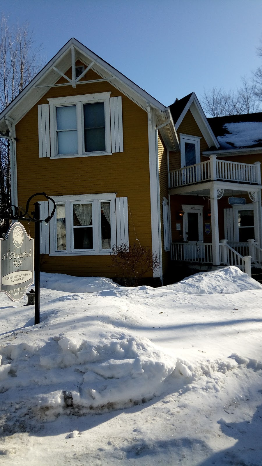 Gite O Bois Dormant | 205 Rue Abbott, Magog, QC J1X 2H4, Canada | Phone: (819) 843-0450