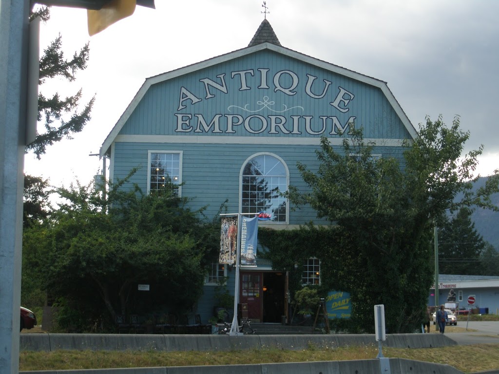 Highway Antique Emporium | 3088 Henry Rd, Chemainus, BC V0R 1K4, Canada | Phone: (250) 246-2372