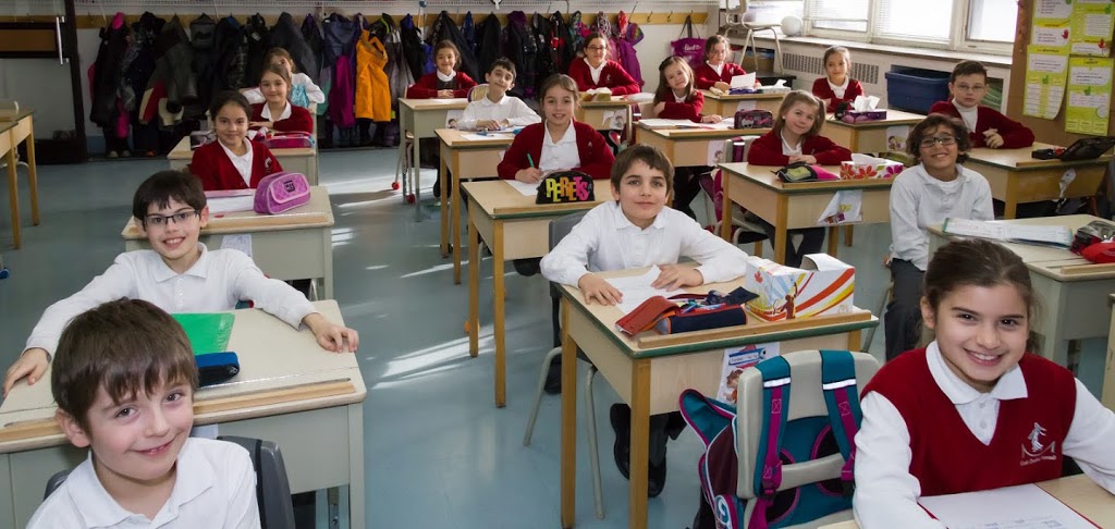 École Charles Perrault (Laval) | 1750 Boulevard de la Concorde, Laval, QC H7G 2E7, Canada | Phone: (450) 975-2233