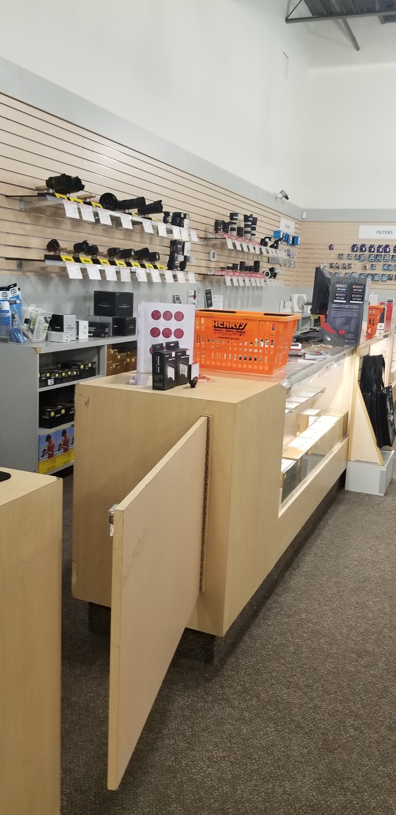 Henrys | 1070 Wellington Rd unit 19/20, London, ON N6E 1M2, Canada | Phone: (519) 686-7481