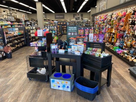Pet Valu | 900 Shantz Drive, Didsbury, AB T0M 0W0, Canada | Phone: (403) 559-3031