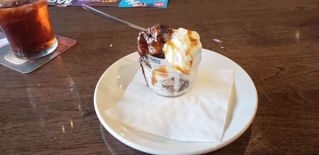 St. Louis Bar & Grill | 353 Duckworth St, Barrie, ON L4M 5C2, Canada | Phone: (705) 252-0999